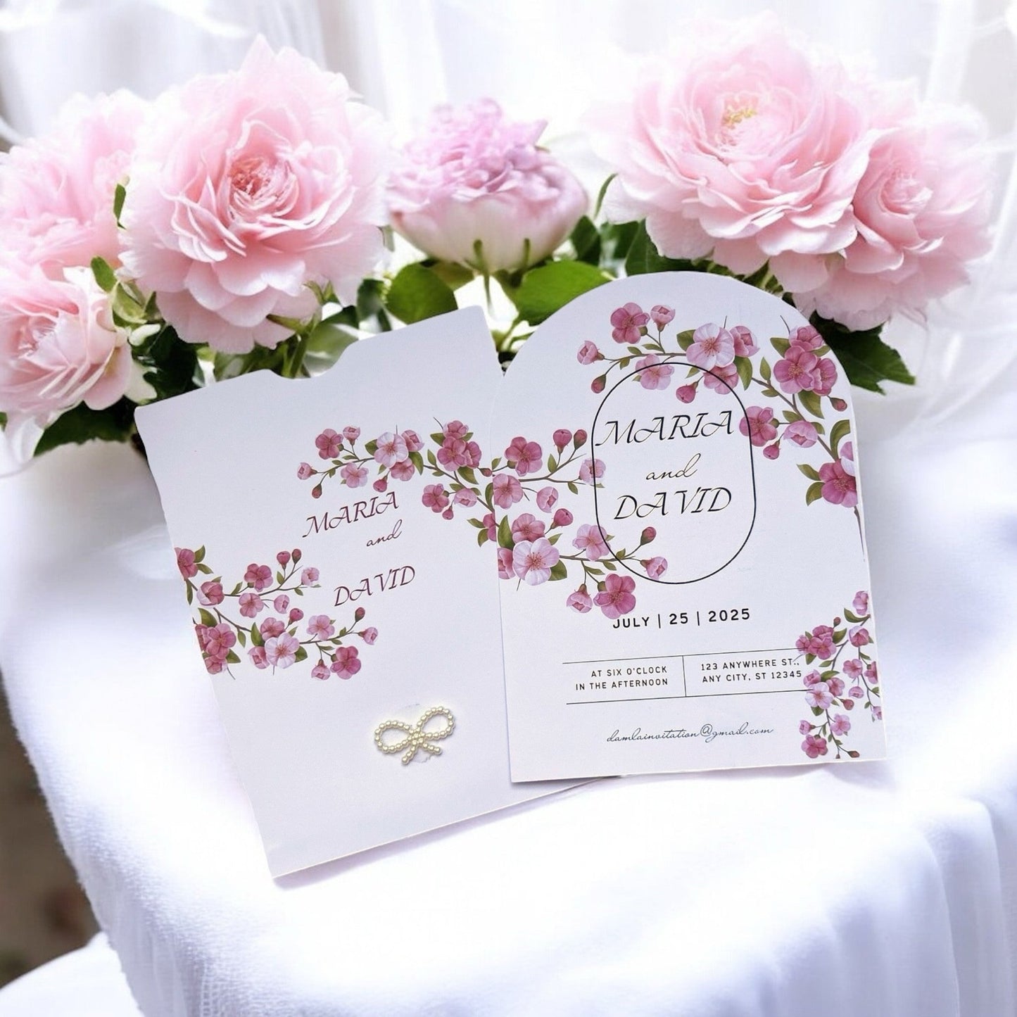 Invitation de mariage aux fleurs roses, élégante et personnalisable, avec nœud perlé. - FUDA Invitation
